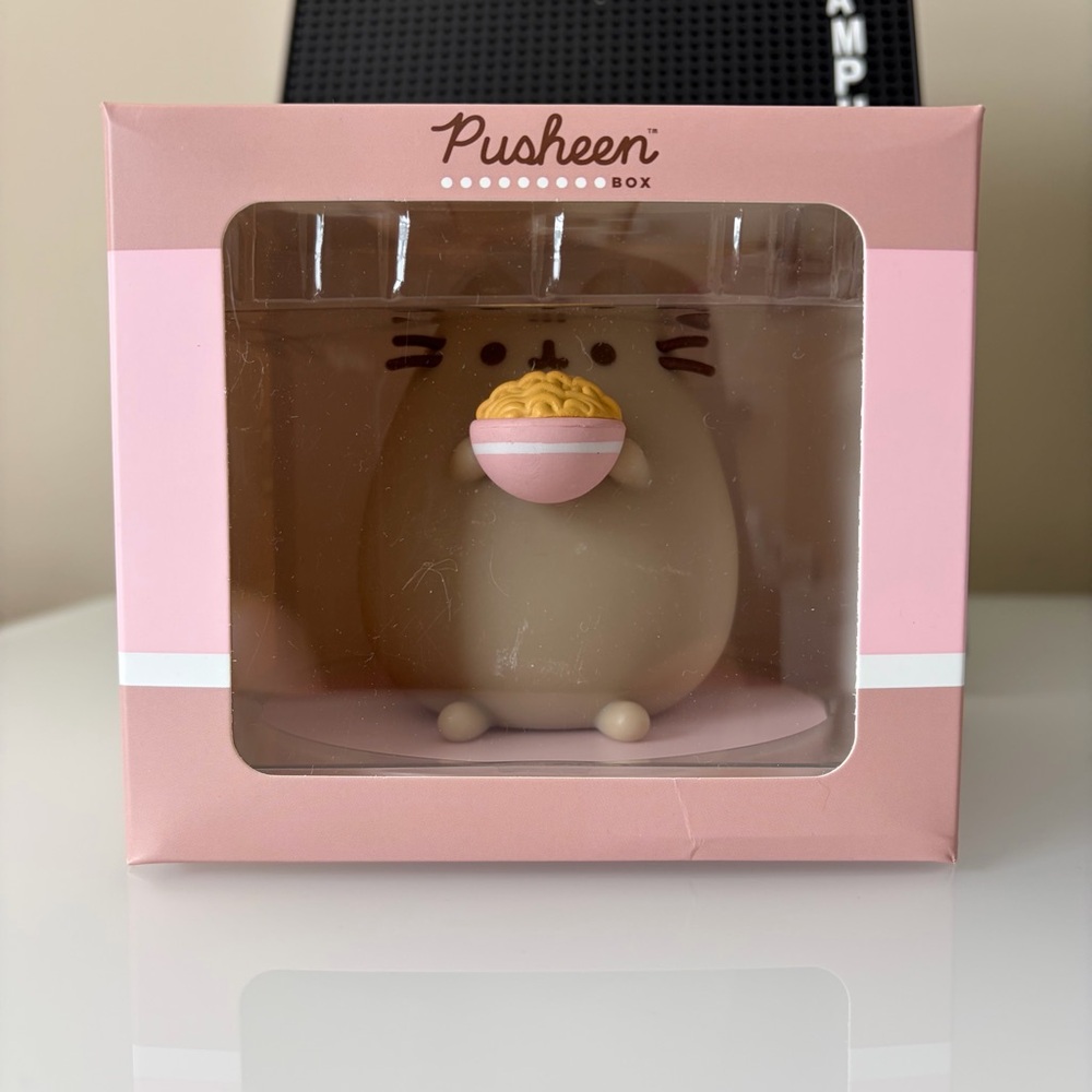 *SOLD* NWT Pusheen The Cat Ramen Vinyl Figure  Bento Subscription Box Exclusive
